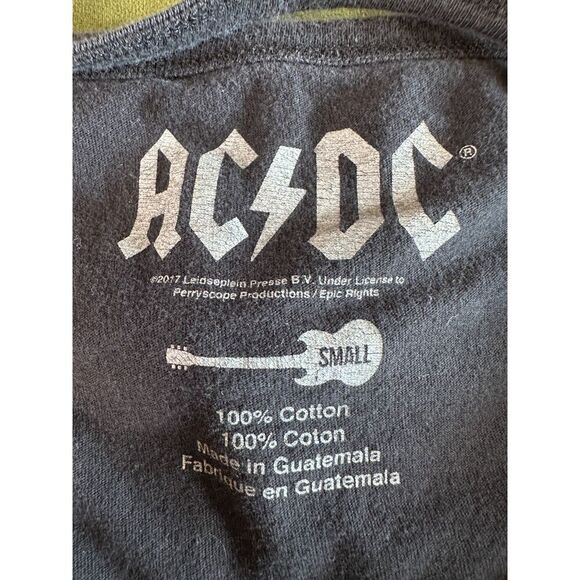 ACDC Cropped Back in Black T Shirt Size Small - Picture 3 of 3
